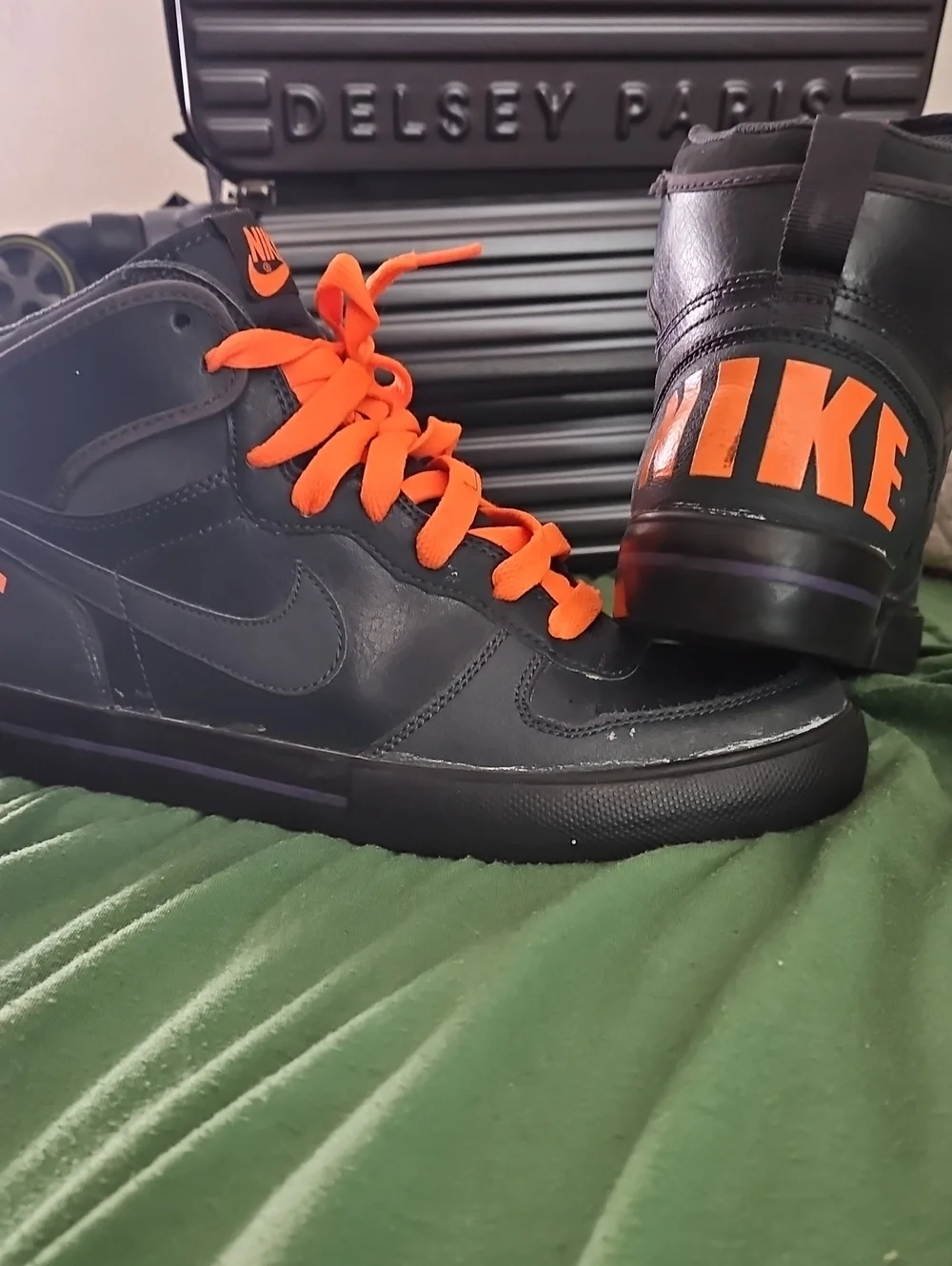 Nike Black Leather HIGH TOPS Killer Shape Worn Once Inside..Men Size 9